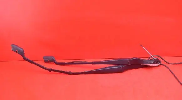 Tesla Model 3 Front wiper blade arm 1076729-00-B