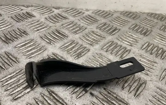 Headlight/headlamp mounting bracket