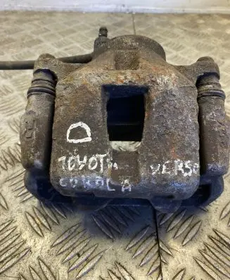 Toyota Corolla Verso E121 Front brake caliper