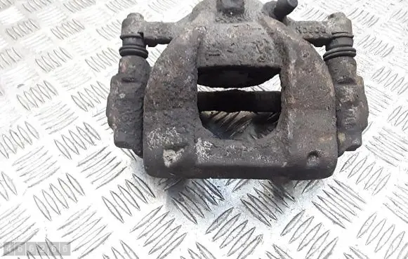 Toyota Auris 150 Front brake caliper