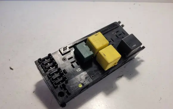 Mercedes-Benz E W210 Fuse box set 0025452701 23534606 D3TC88