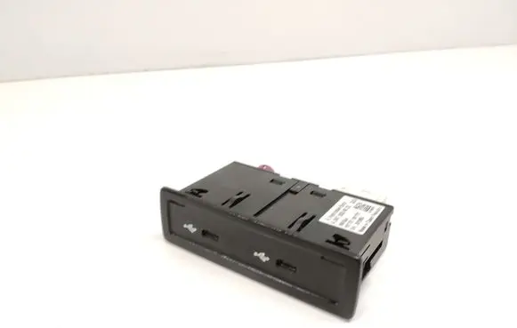 Mercedes-Benz A W177 USB socket connector A2478204002
