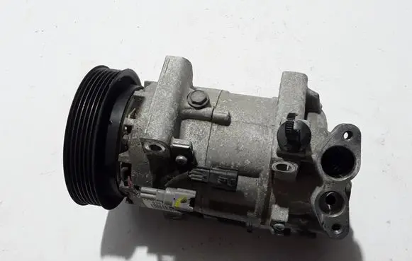 Renault Clio IV Air conditioning (A/C) compressor (pump) 926004990R