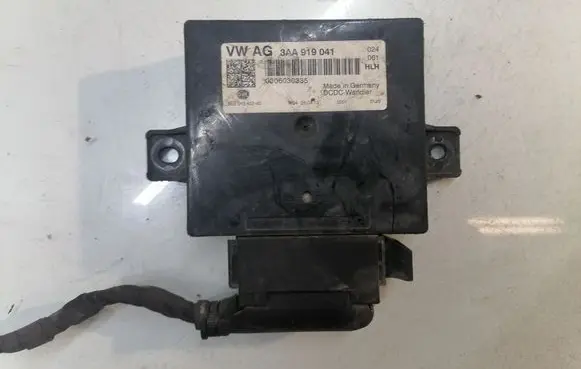 Volkswagen PASSAT B7 Voltage converter/converter module 3AA919041