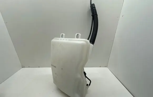 BMW 2 F45 Windshield washer fluid reservoir/tank 7331418