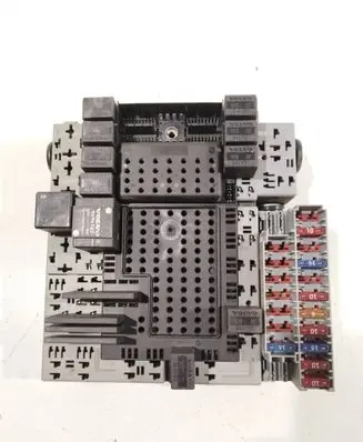 Volvo V70 Fuse module 9452772 9452773 00W084