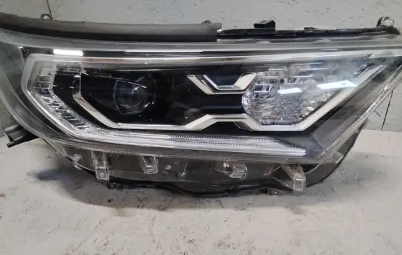 Toyota RAV 4 (XA50) Headlight/headlamp 8990842060