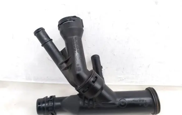 Skoda Karoq Engine coolant pipe/hose 04L121026AF