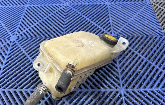 Toyota Auris E180 Clutch fluid reservoir/tank 