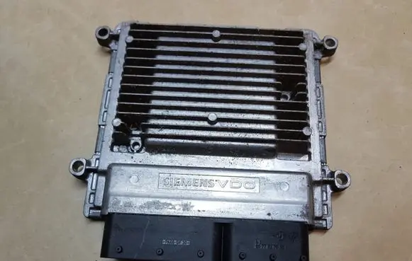 Dodge Caliber Engine control unit/module 894480 A2C53240963 P68000129AD