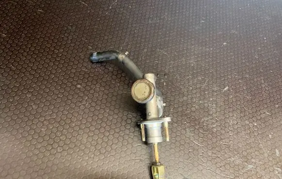 Nissan X-Trail T30 Clutch master cylinder 