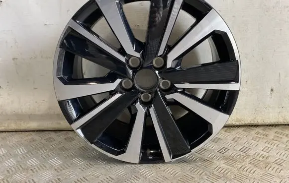 Toyota Yaris Cross R18 alloy rim PW4570D008