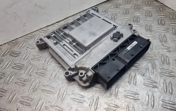Hyundai i30 Engine control unit/module 391122B100 GFD844CFS45000 9030933129KC