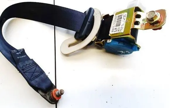 Rear seatbelt