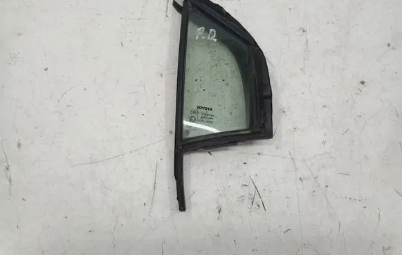 Toyota Yaris Front door vent window glass four-door