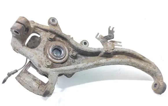 Nissan Armada (WA60) Front wheel hub