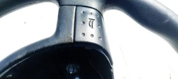 Steering wheel buttons/switches