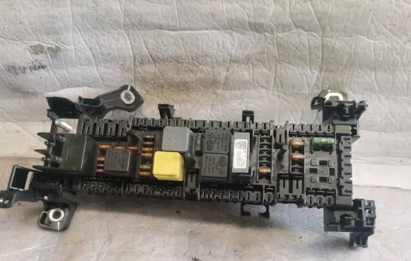 Mercedes-Benz B W246 W242 Fuse module A2465400240