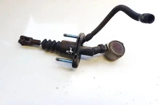 Opel Astra H Clutch master cylinder 90529770