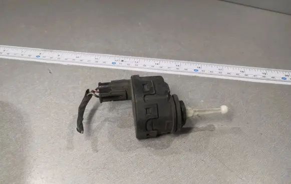 Headlight level adjustment motor