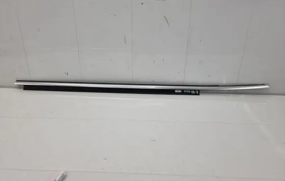 Audi A5 8T 8F Front door trim (molding) 8T8853283