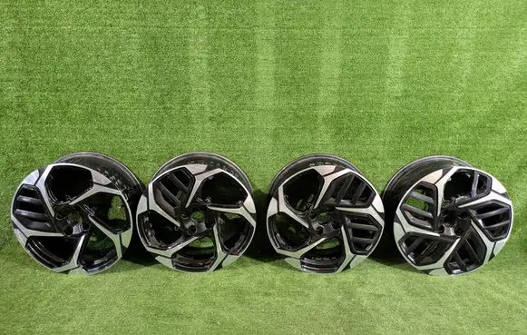 Citroen C4 III e-C4 R18 alloy rim 9832063280