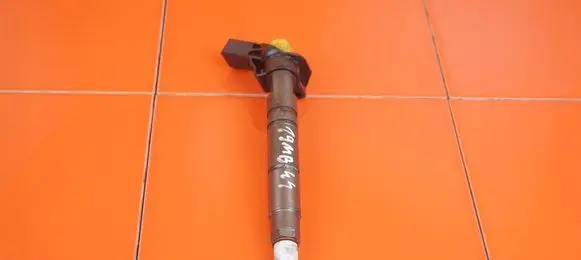 Mercedes-Benz C AMG W204 Fuel injector 0445115064 19MB44