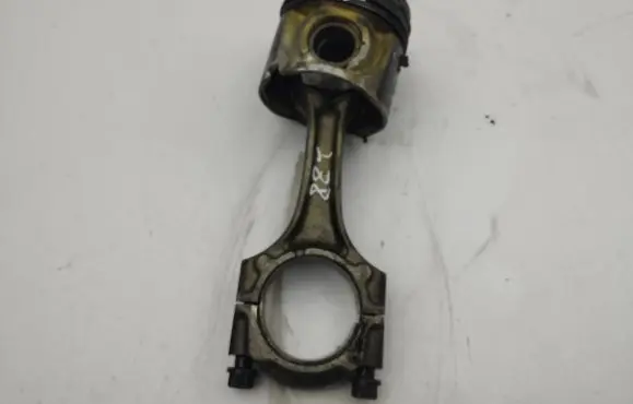 Toyota Corolla Verso AR10 Piston with connecting rod