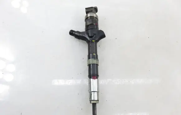 Toyota Corolla E120 E130 Fuel injector 236700G010