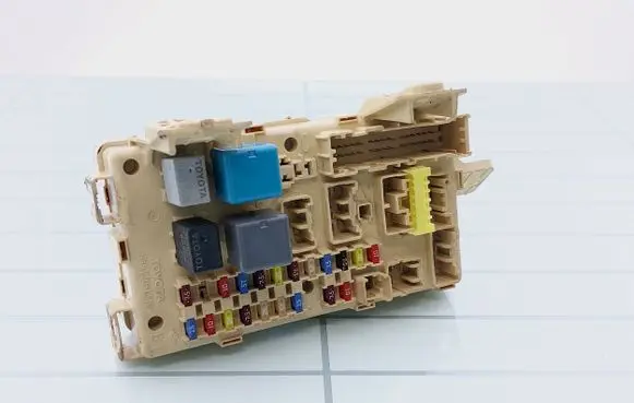 Toyota Avensis T250 Fuse box set 82641CA010