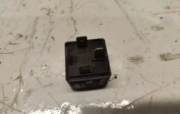 Audi A4 S4 B5 8D Other relay 8D0951253A V23134J52X301