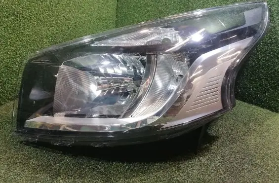 Renault Trafic III (X82) Headlight/headlamp 260609158R