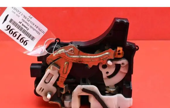 Mitsubishi Grandis Rear door lock