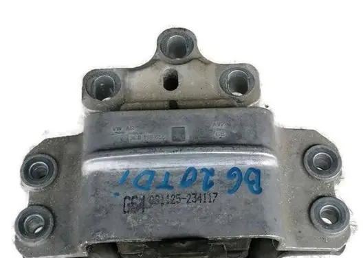 Volkswagen PASSAT B6 Engine mount bracket 3C0199555