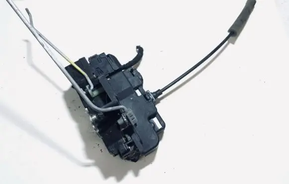 Opel Antara Front door lock