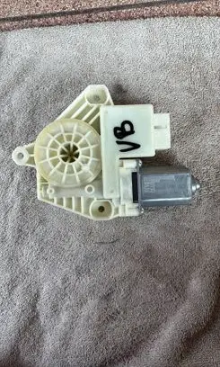 Volkswagen Golf VII Rear door window regulator motor 5Q4959811F