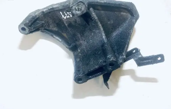 Volkswagen Touareg I Engine mounting bracket 070199307a