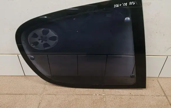 Peugeot 206+ Rear side window