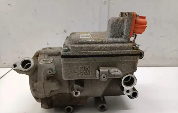 Dacia Spring Air conditioning (A/C) compressor (pump) 926006978R