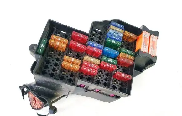 Volkswagen Touareg I Fuse box set