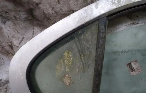 Nissan Primera Rear vent window glass 