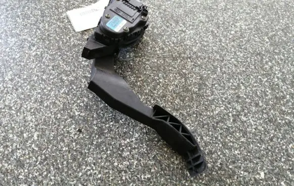 Volkswagen Golf IV Accelerator throttle pedal 1J1723503M