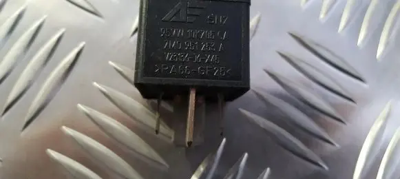 Volkswagen Golf IV Other relay 95VW10K705CA 7M0951253A
