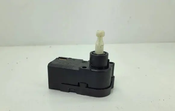Volkswagen Touran I Headlight level adjustment motor 1J0941295A 0307853304
