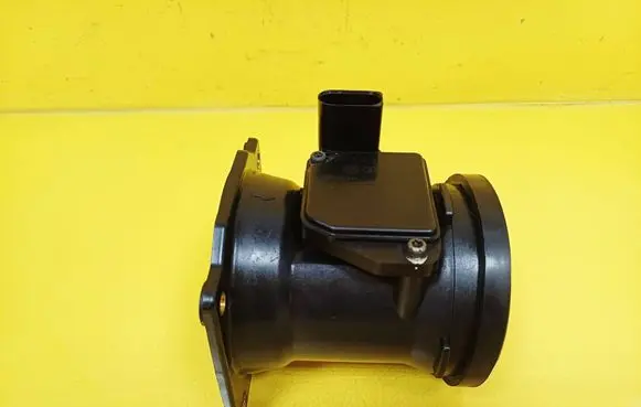 Audi A6 S6 C5 4B Mass air flow meter 078133471E