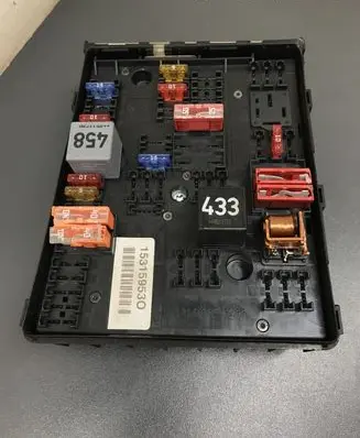 Volkswagen Golf V Fuse module
