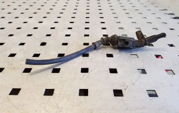 Volkswagen Touran I Front ABS sensor wiring 6E0973702