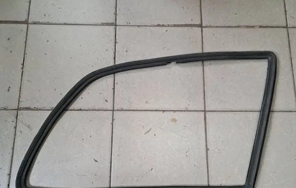 Ford Galaxy Rubber seal rear door window/glass 