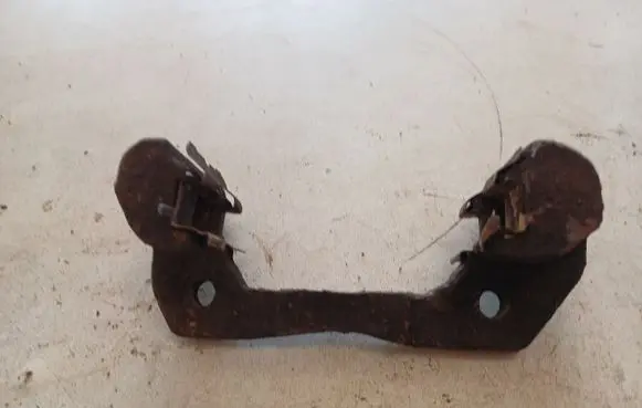 Toyota Yaris Front Brake Caliper Pad/Carrier 