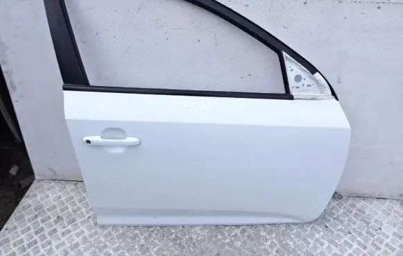 KIA Ceed Front door